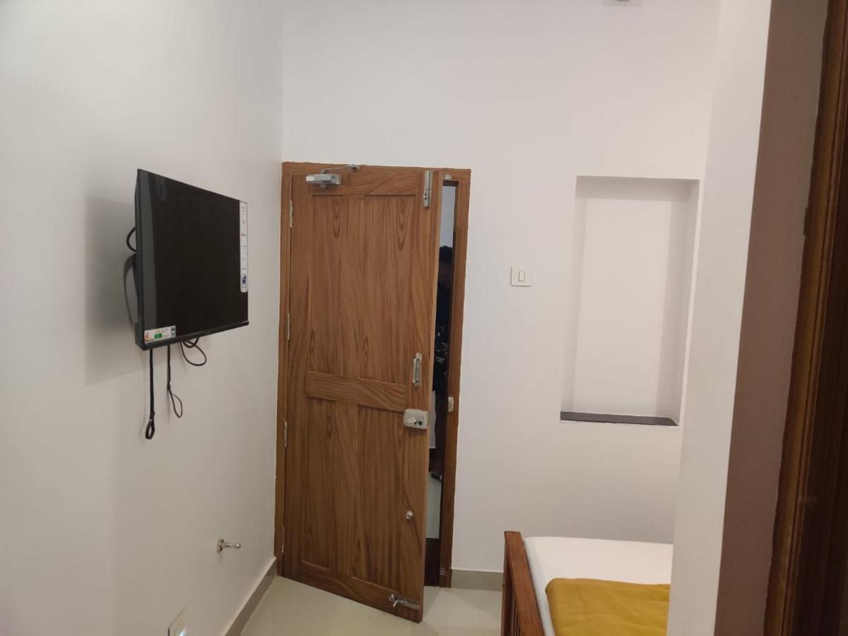 Sri Balaji Lodging Hotel Tiruchchendūr Екстериор снимка