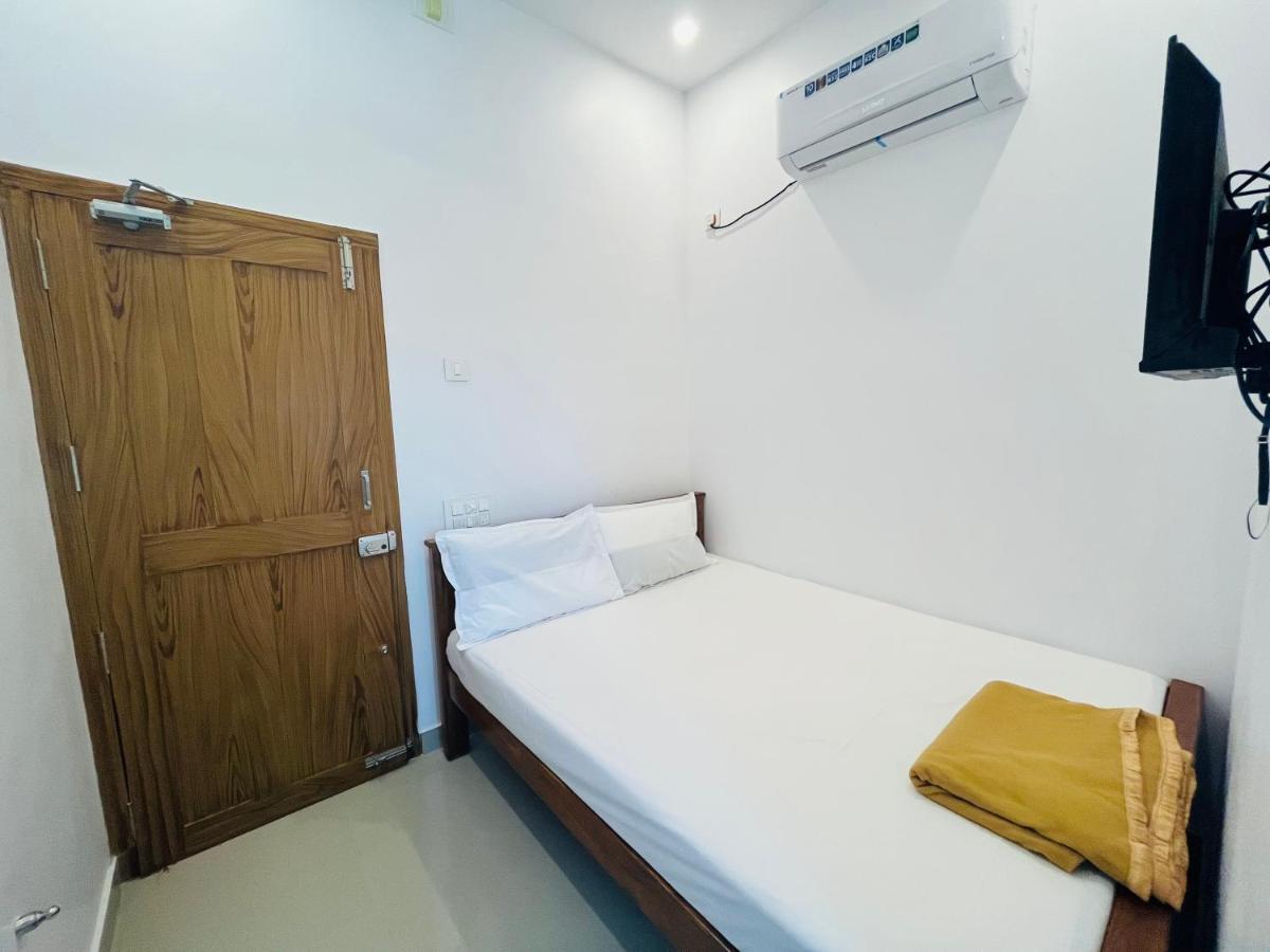 Sri Balaji Lodging Hotel Tiruchchendūr Екстериор снимка