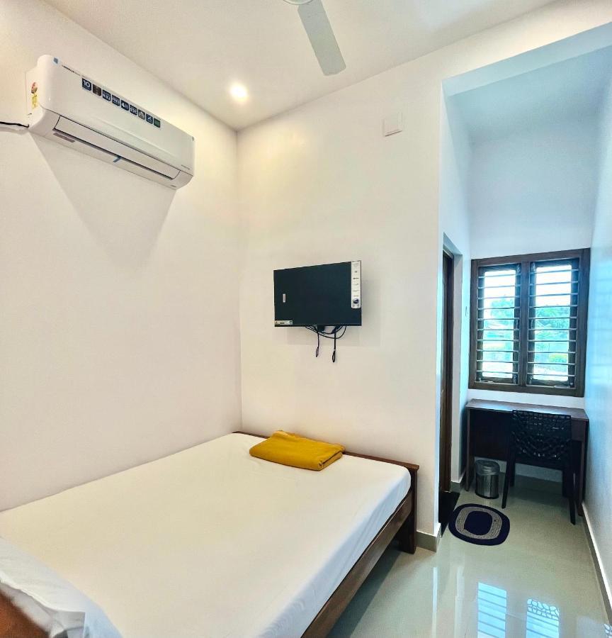 Sri Balaji Lodging Hotel Tiruchchendūr Екстериор снимка